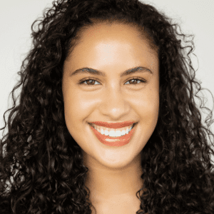 Headshot of Bella Scarlett.